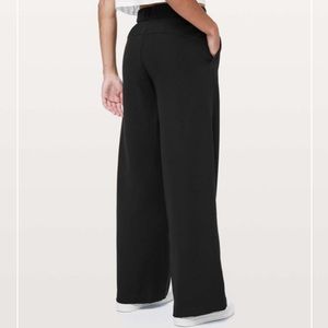 LULULEMON On the Fly Wide Leg Pant in Black